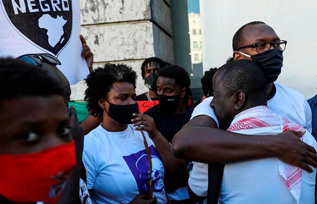 Polícia portuguesa investiga ameaças de neonazis contra Mamadou Ba. Assine a carta de apoio