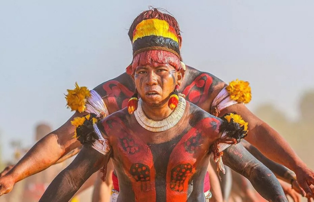 Stuckert lança livro com fotos e histórias de comunidades indígenas brasileiras