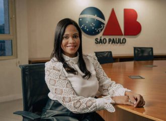 Tribunais são enviesados contra mulheres e negros e não fazem justiça, diz advogada da OAB