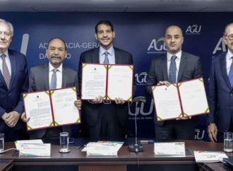 AGU e IDP celebram acordo para ampliar estudos sobre democracia