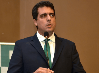 Vil metal, a Democracia por um fio