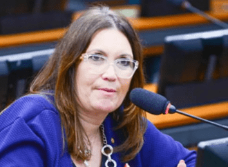 Advogados acionam PGR contra Bia Kicis por acusações contra Moraes