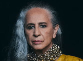 Maria Bethânia diz que ainda canta porque tem fé no Brasil: ‘Se não, estaria em casa, triste’