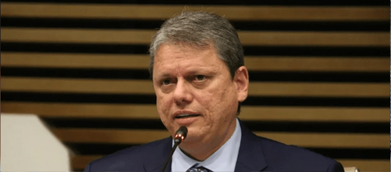 Justiça já integra bônus de Tarcísio a salário de policiais e gasto pode ficar ainda maior