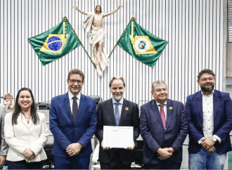 Atuação do Grupo Prerrogativas na defesa do Estado de Direito é enaltecida em sessão solene