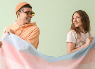 A obrigatoriedade de fornecimento amplo de procedimentos e tratamentos para redesignação sexual de pessoas transexuais