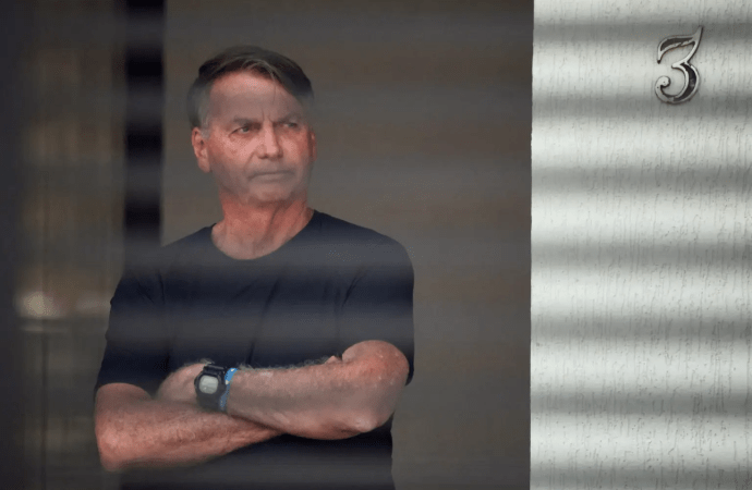 Prisão domiciliar é privilégio para Bolsonaro, diz jurista