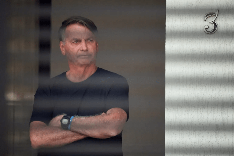 Prisão domiciliar é privilégio para Bolsonaro, diz jurista
