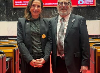 Membro do IAB recebe o título de cidadão honorário de Minas Gerais