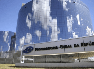 Juristas pedem à PGR investigação de Flávio Bolsonaro por atentar contra soberania