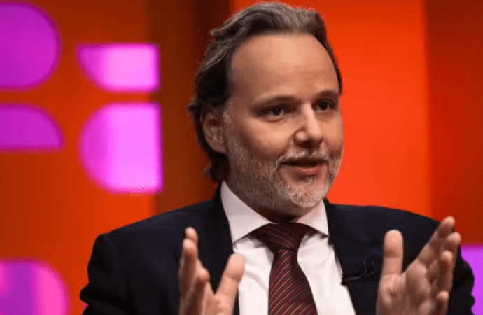 Marco Aurélio de Carvalho, advogado de defesa de Lulinha, esclarece a relação com o servidor do INSS e contesta a atuação da Polícia Federal no processo.
