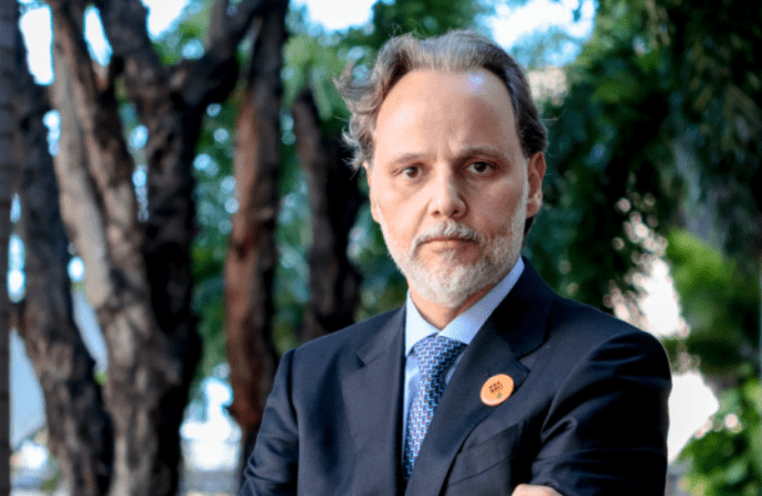 Advogado de Lulinha desafia Flávio Bolsonaro a abrir sigilo sobre Dark Horse: “61 milhões de motivos para se explicar”